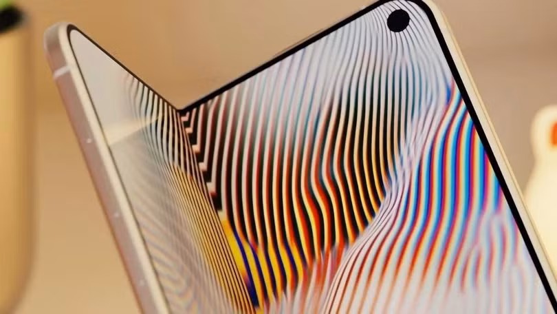 iPhone gập sẽ có phần nếp gấp gần như vô hình. Ảnh: AppleInsider.