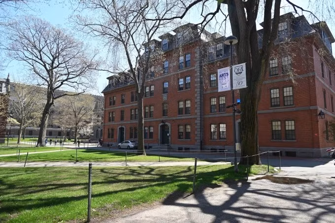 Khuôn viên Đại học Harvard, thành phố Cambridge, bang Massachusetts, ngày 22/4. Ảnh: AFP