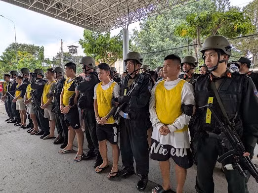 Các đối tượng bị bắt giữ tại Cơ quan Công an Thành phố Hồ Chí Minh (Ảnh do Công anThành phố Hồ Chí Minh cung cấp).