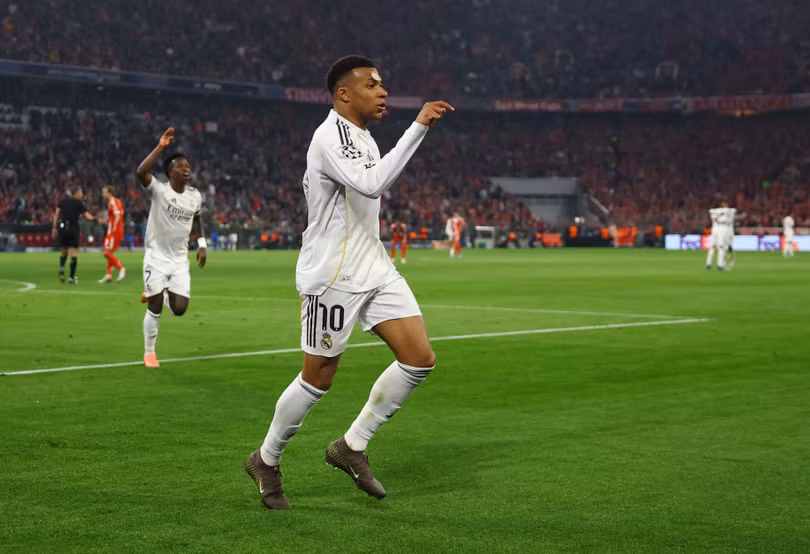 Kylian Mbappe (Real Madrid): Tiền đạo người Pháp trở thành đầu tàu trên hàng công của “Los Blancos” và cán mốc định giá 200 triệu euro.