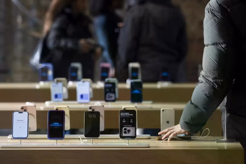 Apple đã lên kế hoạch tăng giá iPhone trong năm nay. Ảnh: Bloomberg.