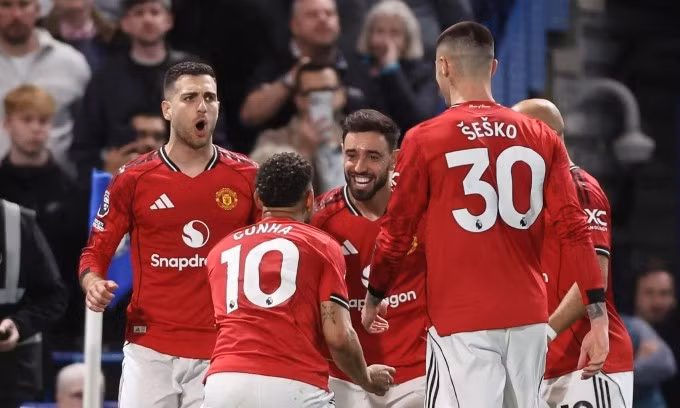 Man Utd mừng bàn thắng duy nhất trong trận gặp Chelsea trên sân Stamford Bridge, thành phố London, Vương quốc Anh, vòng 33 Ngoại hạng Anh tối 18/4/2026. Ảnh: Reuters