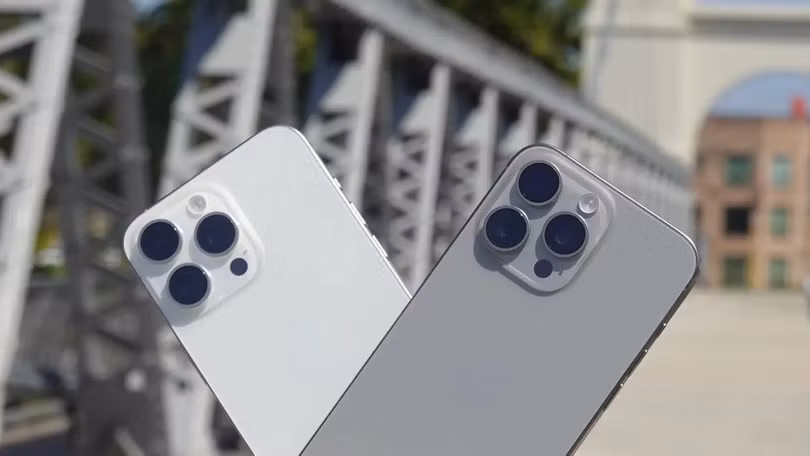 Hiện tại iPhone 15 Pro Max vẫn có cùng mức RAM với iPhone 15 Pro. Ảnh: 9to5mac.