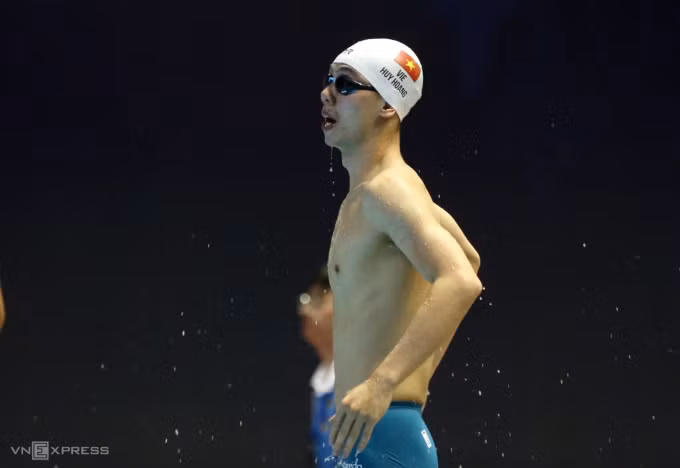 Kình ngư Nguyễn Huy Hoàng thi đấu tại SEA Games 2023. Ảnh: Hiếu Lương