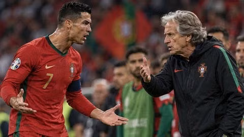 Mâu thuẫn giữa Ronaldo và ông Jesus đang căng thẳng.