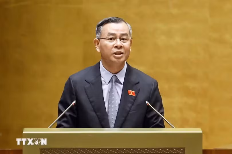 Bộ trưởng Bộ Tài chính Ngô Văn Tuấn, thừa ủy quyền của Thủ tướng Chính phủ trình bày Tờ trình về 3 nội dung: cơ chế, chính sách đối với dự án xây dựng khu đô thị lấn biển để tích hợp vào dự án Luật Phát triển đô thị; dự án Nghị quyết của Quốc hội về giảm thuế thu nhập cá nhân, thuế thu nhập doanh nghiệp đối với cá nhân và doanh nghiệp; việc tách Dự án điện hạt nhân Ninh Thuận thành các dự án độc lập. (Ảnh: Doãn Tấn/TTXVN)
