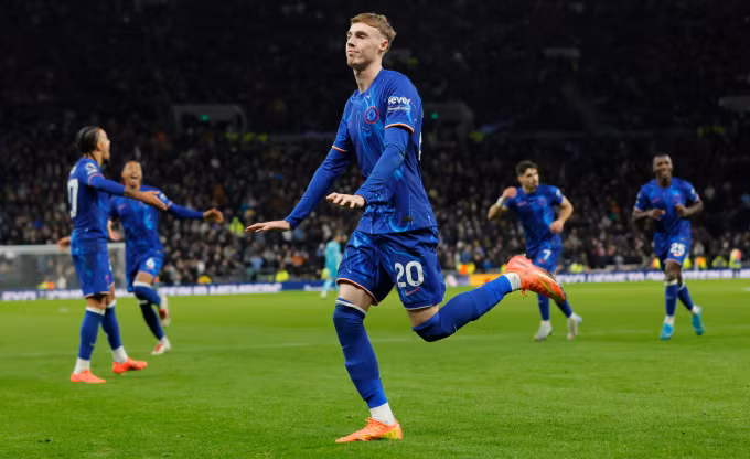 Palmer vui mừng sau khi ghi bàn nâng tỷ số lên 4-2 cho Chelsea. Ảnh: Guardian
