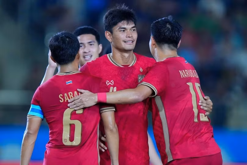 Tuyển Thái Lan tỏ ra quá vượt trội so với Lào.