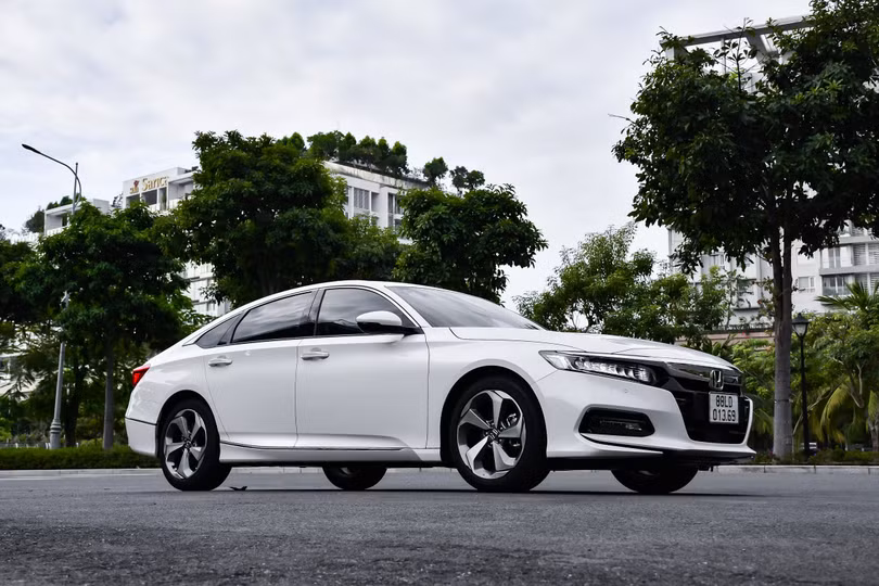 Honda Accord được giảm 250 triệu, trong khi CR-V ưu đãi 50% phí trước bạ. Ảnh: Bối Hạ, Vĩnh Phúc.