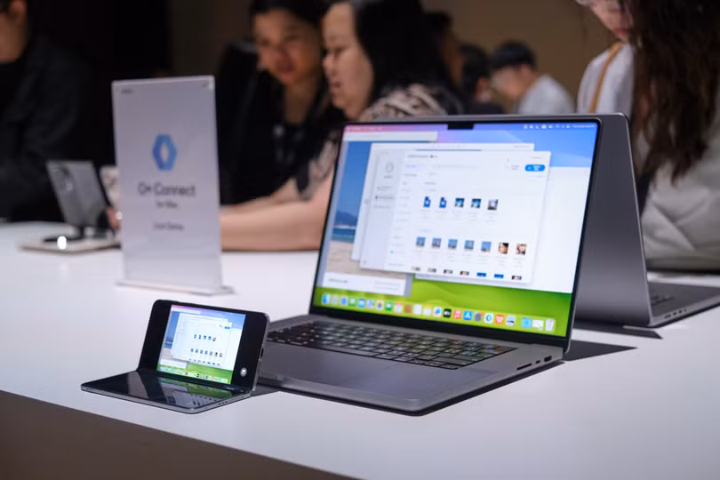 Oppo có app gửi file từ máy Oppo Find N5 sang MacBook, hoặc làm màn hình phụ và touchpad. Ảnh: TA.