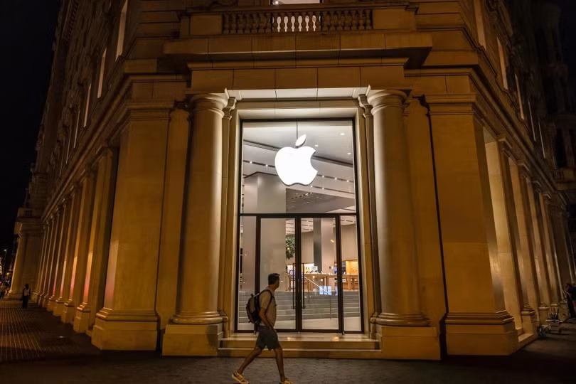 Apple đang tìm giải pháp thay thế để tránh tăng giá iPhone 18. Ảnh: Bloomberg.