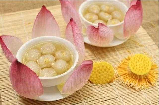 Chè hạt sen long nhãn dưỡng tâm, an thần, giảm hồi hộp, cải thiện giấc ngủ.