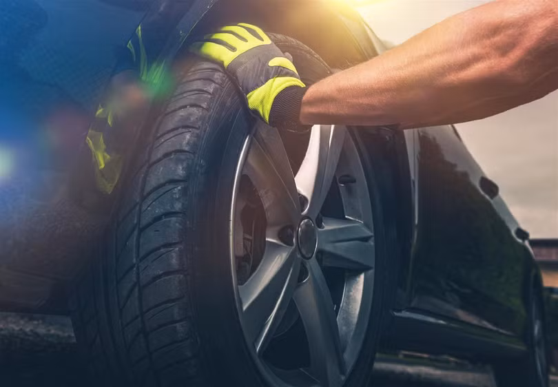 Những cách kiểm tra lốp xe ô tô bị xì hơi