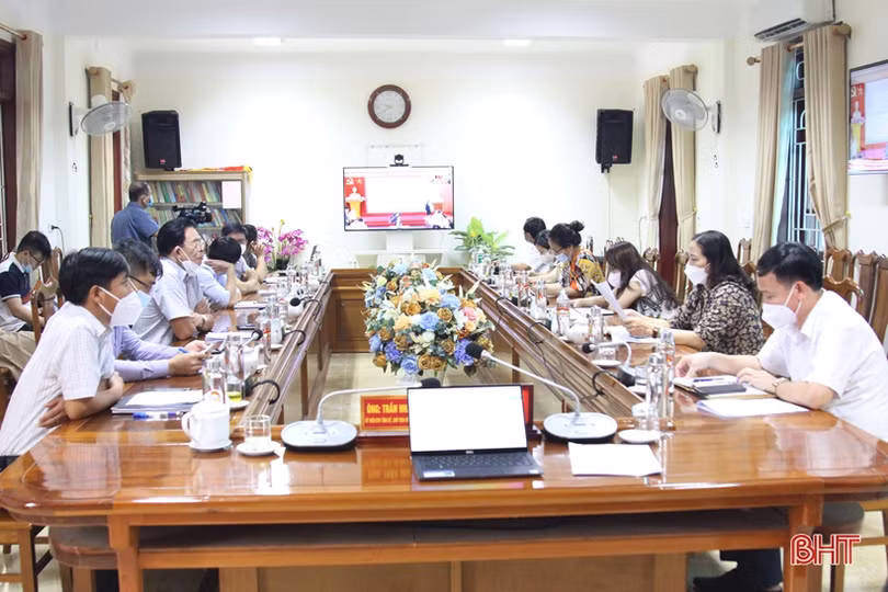 Các cá nhân, tổ chức, doanh nghiệp tiếp tục ủng hộ trên 290 tỷ đồng phòng, chống dịch COVID-19