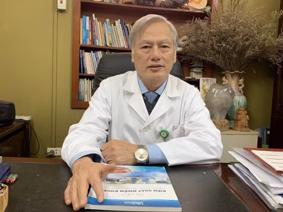 Sốt sau tiêm vaccine phòng COVID-19: Những lưu ý từ chuyên gia