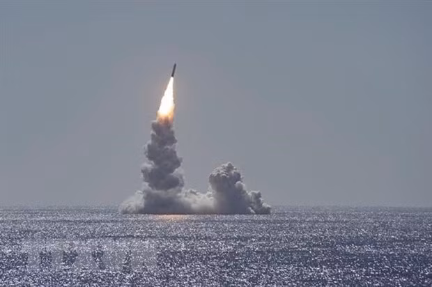 Mỹ phóng thử tên lửa đạn đạo Trident II ở Đại Tây Dương