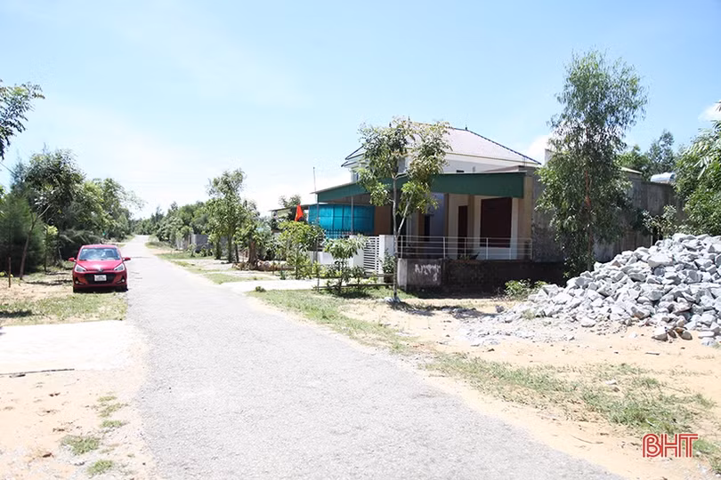 Sạt lở bờ bao bãi chứa chất thải mỏ sắt lớn nhất Đông Nam Á tại Hà Tĩnh, người dân bất an!