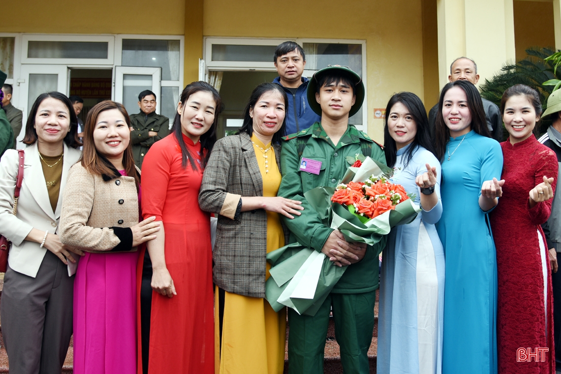 Lãnh đạo Hà Tĩnh, Bộ Quốc phòng dự lễ giao nhận quân tại các địa phương