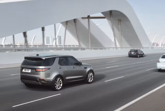 suv gia dinh ly tuong land rover discovery 2018 ra mat gia tu 49 990 usd