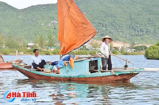 phu nu lang bien sinh tu tren nhung con thuyen
