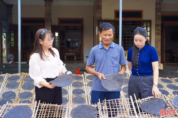 Vị quê trong từng chiếc bánh đa vừng