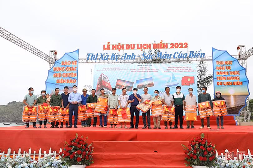 Sôi nổi các hoạt động văn hóa, thể thao chào mừng lễ khai trương du lịch biển TX Kỳ Anh