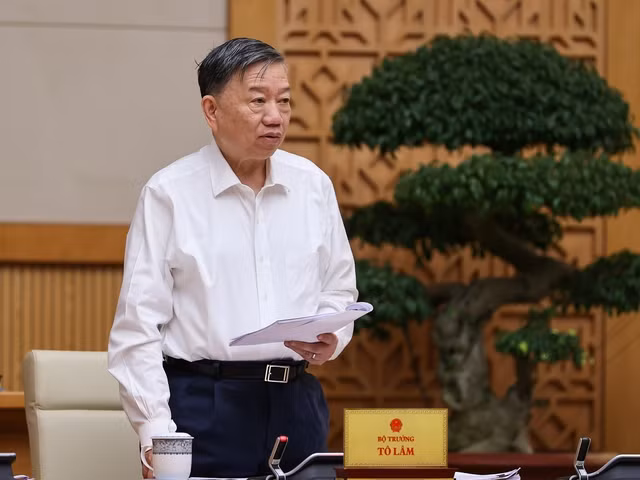 Thủ tướng: Khẩn trương, quyết liệt triển khai các chính sách để người dân, doanh nghiệp được hưởng thụ sớm, hưởng thụ thật