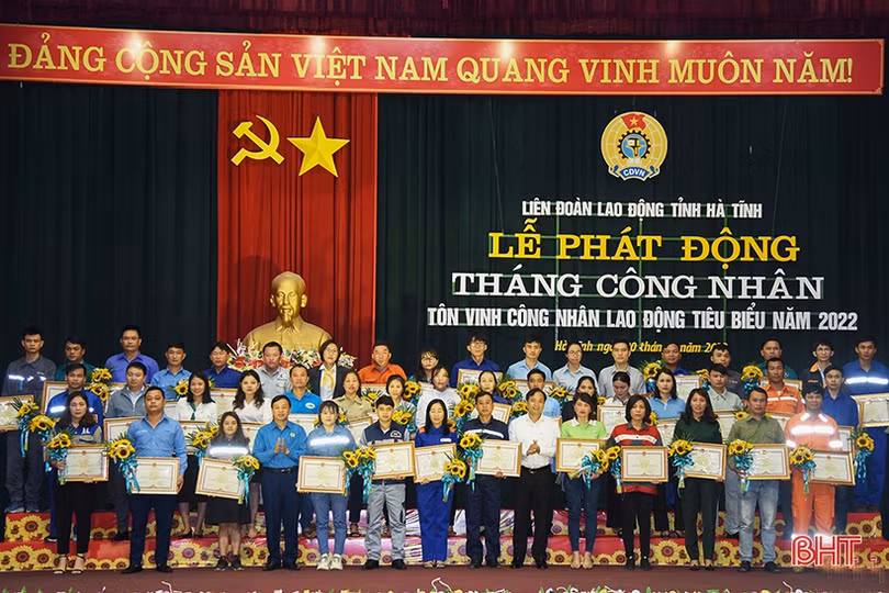 Công nhân, lao động Hà Tĩnh vượt khó - sáng tạo - an toàn - thích ứng