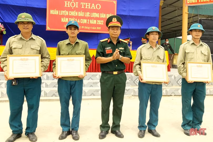 Dân quân xã Cẩm Duệ giành giải nhất hội thao lực lượng dân quân cụm 2 
