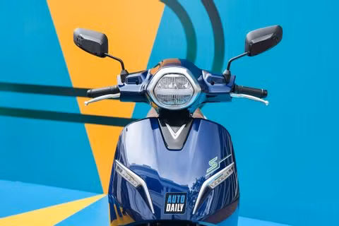 Cận cảnh VinFast Klara S 2022 giá 36,9 triệu, đi 194 km/lần sạc