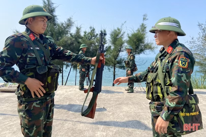 Phân đội Đảo Sơn Dương thực hành tốt bắn đạn thật