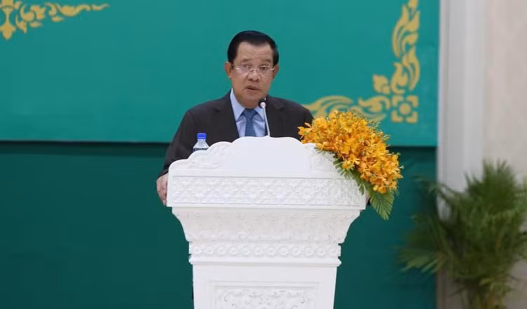 Campuchia bỏ quy định bắt buộc đeo khẩu trang tại không gian mở