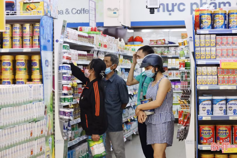 Người tiêu dùng Hà Tĩnh tranh thủ mua sắm trước kỳ nghỉ lễ 30/4 - 1/5
