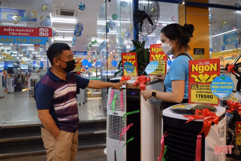 Người tiêu dùng Hà Tĩnh tranh thủ mua sắm trước kỳ nghỉ lễ 30/4 - 1/5