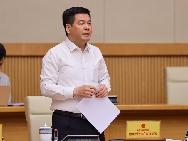 Thủ tướng: Khẩn trương, quyết liệt triển khai các chính sách để người dân, doanh nghiệp được hưởng thụ sớm, hưởng thụ thật