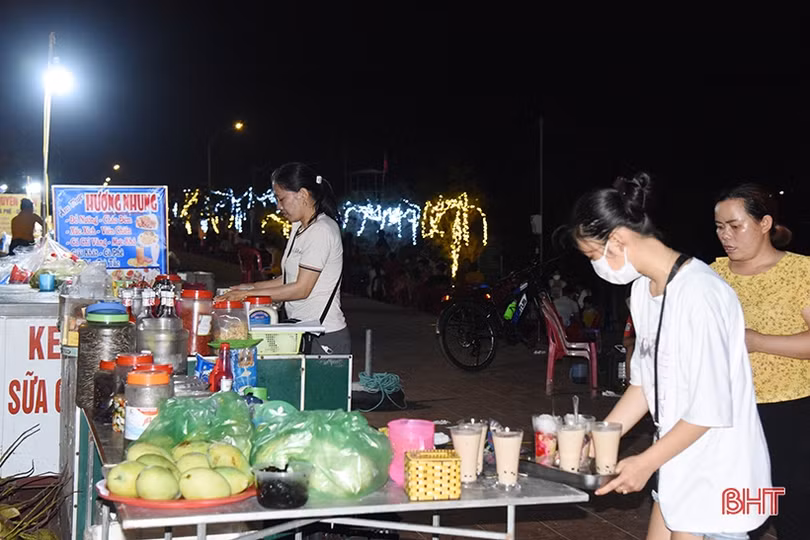 Trải nghiệm chợ đêm ở bãi biển Thiên Cầm