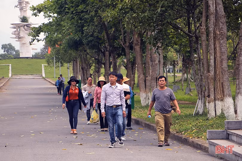 Du khách muôn phương đến tri ân tại Khu di tích Ngã ba Đồng Lộc