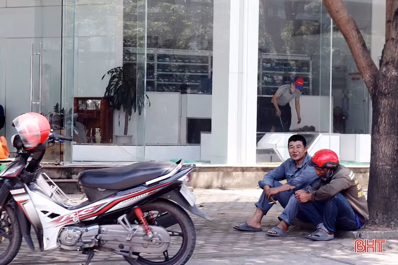 Mưu sinh dưới nắng gắt đầu hè ở Hà Tĩnh