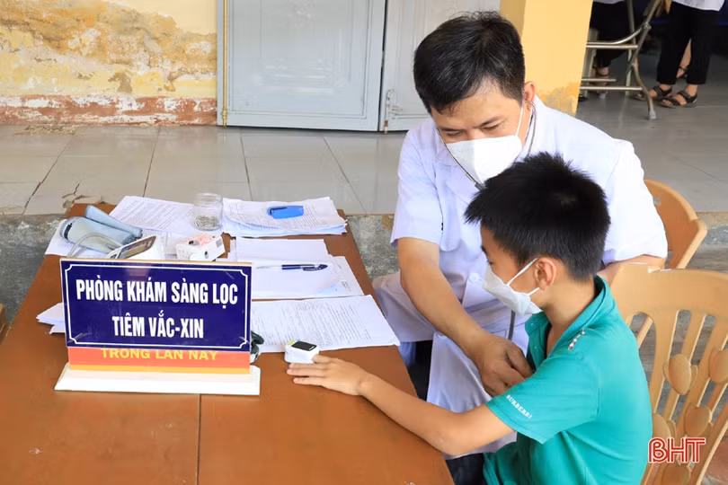 Các địa phương ở Hà Tĩnh tiêm phòng COVID-19 cho học sinh 11 tuổi