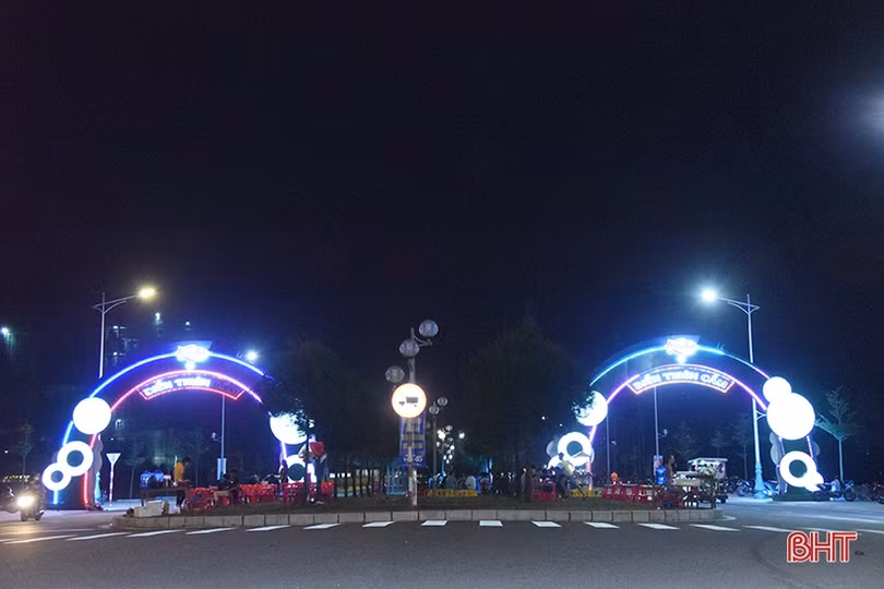 Trải nghiệm chợ đêm ở bãi biển Thiên Cầm