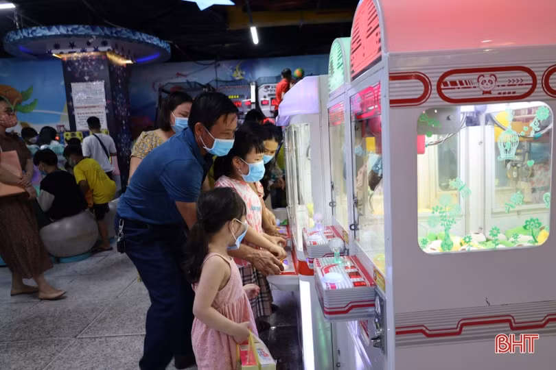 Trung tâm thương mại, khu vui chơi tại Hà Tĩnh hút khách kỳ nghỉ lễ 30/4 - 1/5