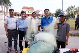 Trao mô hình sinh kế, xây dựng nhà nhân ái cho người nghèo