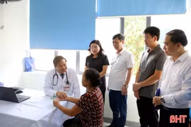 Gần 1.000 người dân Hà Tĩnh được khám bệnh, tư vấn sức khỏe miễn phí