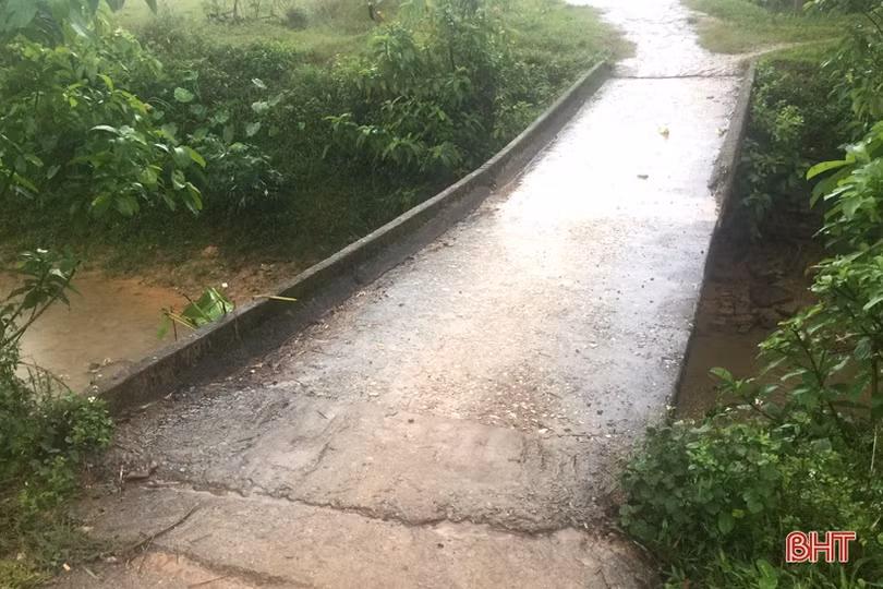 Đá “bất thình lình” rớt, cầu “liêu xiêu” trên nhiều tuyến giao thông ở Kỳ Anh