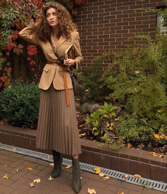 Phối áo blazer cùng chân váy đẹp hoàn hảo cho mùa lạnh