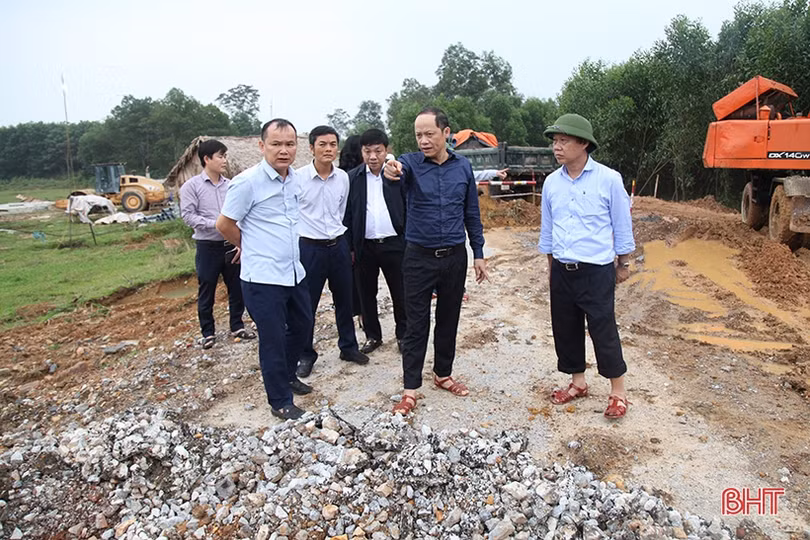Nhanh chóng khắc phục các điểm sạt lở, đảm bảo an toàn cho người dân