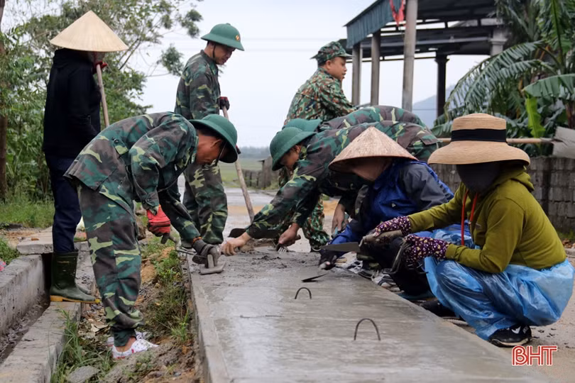 Hơn 1.500 cán bộ, chiến sĩ và người dân Kỳ Nam ra quân làm nông thôn mới