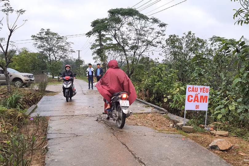 Đá “bất thình lình” rớt, cầu “liêu xiêu” trên nhiều tuyến giao thông ở Kỳ Anh