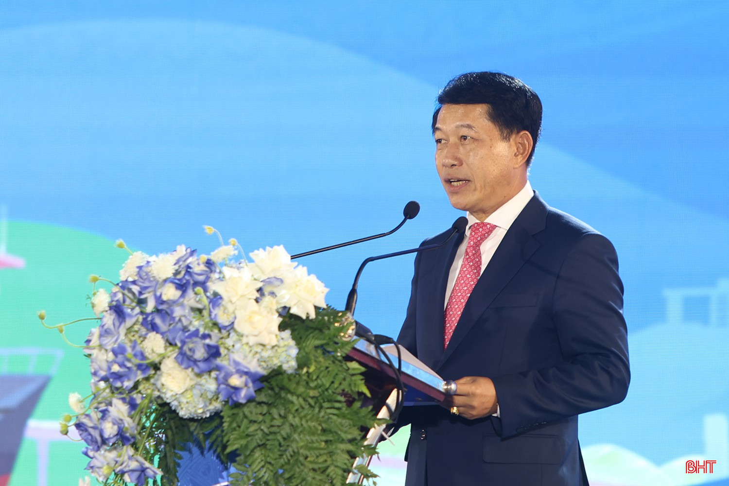 Phó Thủ tướng Chính phủ Lào Saleumxay Kommasith phát biểu tại buổi lễ.