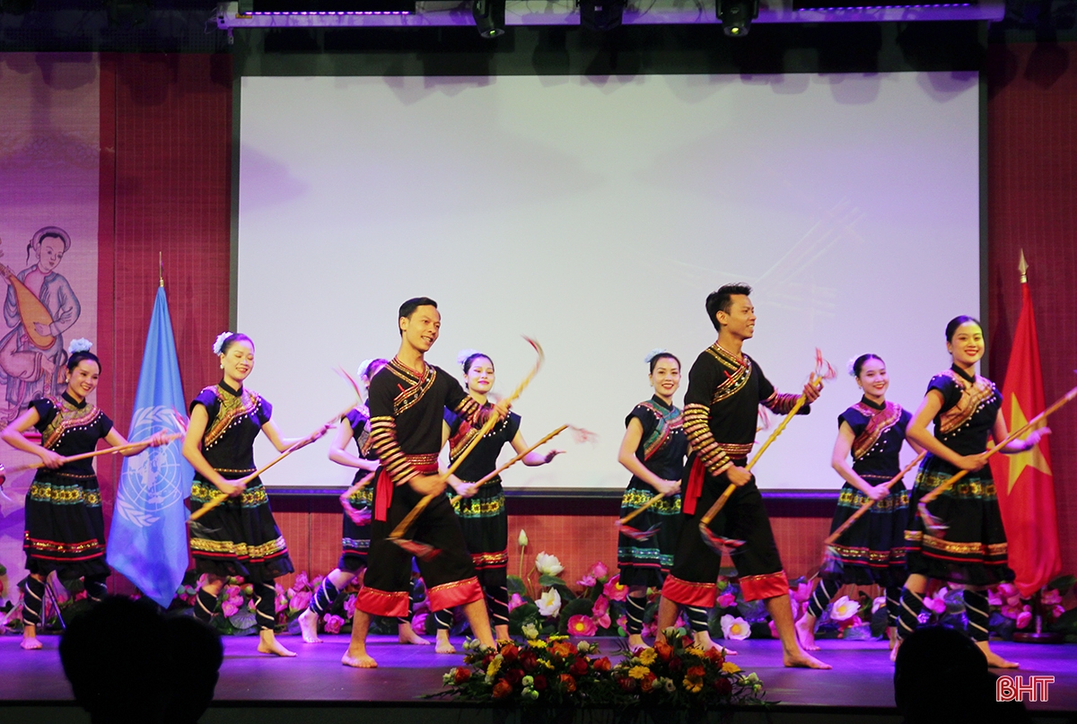 Lãnh đạo Hà Tĩnh tham dự “Đêm di sản Việt Nam” tại Pháp